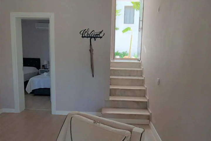 Room 9 of 13
