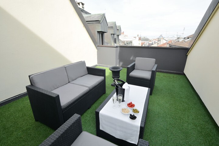 Terrace/Patio 32 of 34