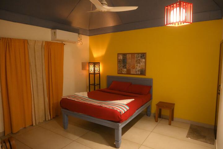 Room 8 of 33