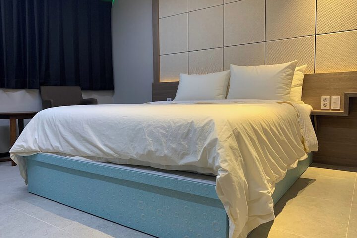 Room 12 of 60