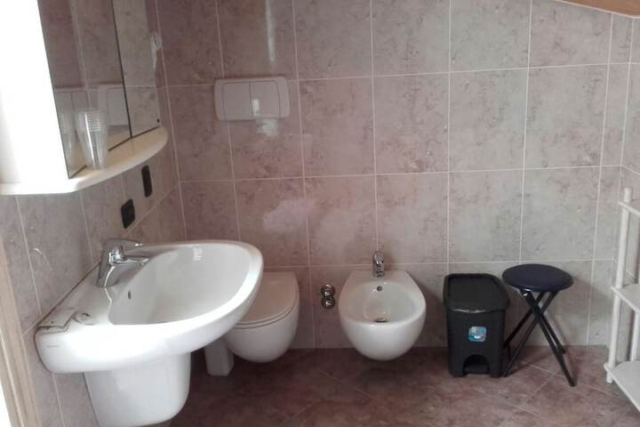 Room 35 of 76