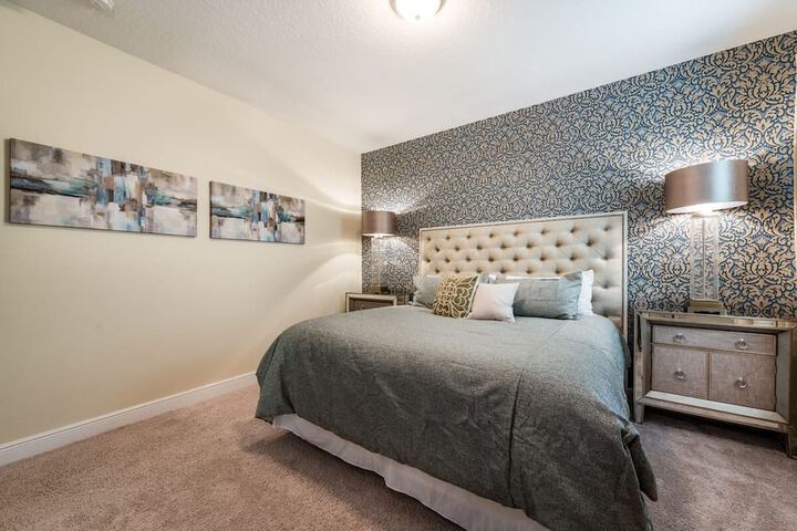 Room 18 of 37