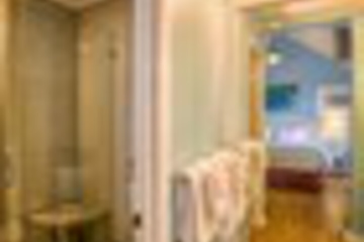 Room 125 of 192