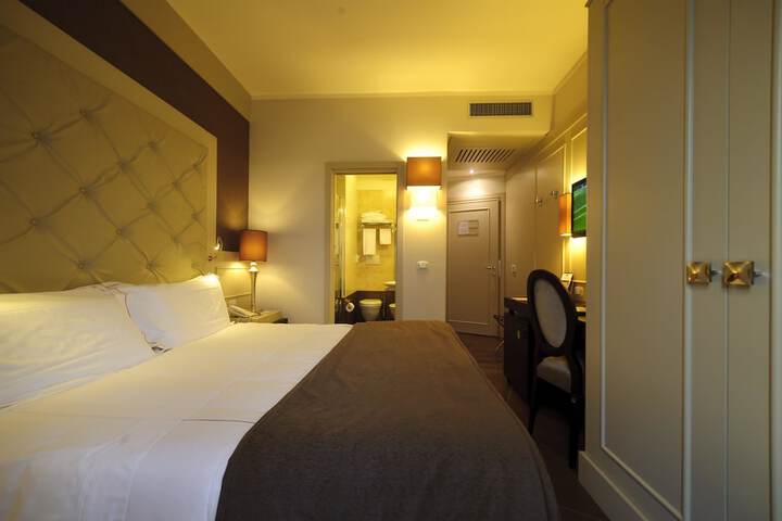 Room 7 of 186