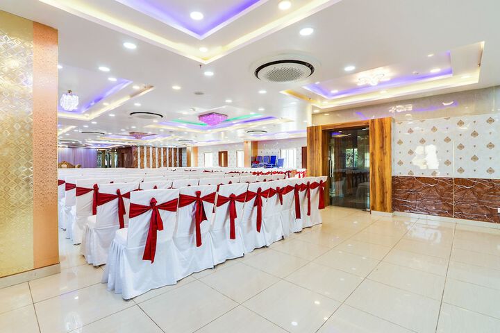 Ballroom/Hall 34 of 42