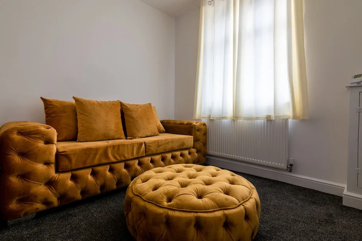 Room 2 of 16