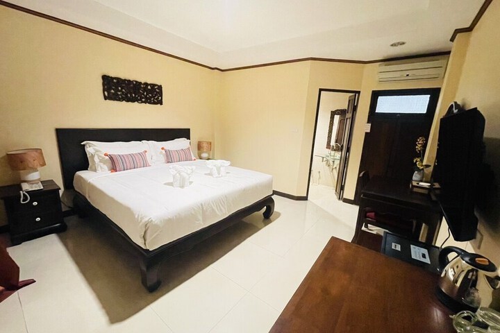 Room 12 of 37