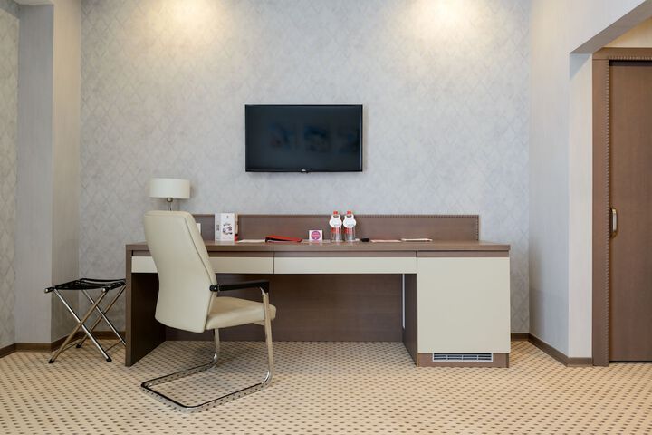 Room 10 of 32