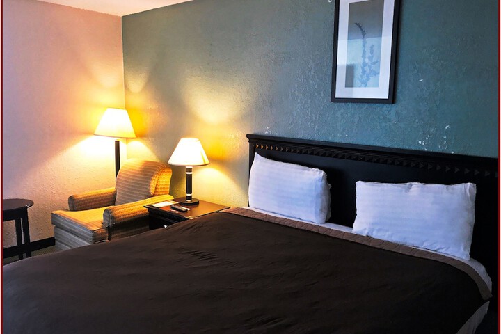 1 King Bed (6 of 11)