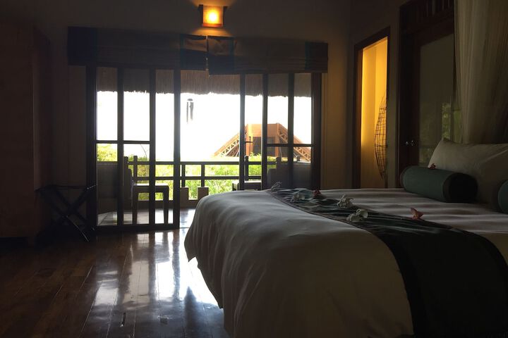 Room 12 of 128