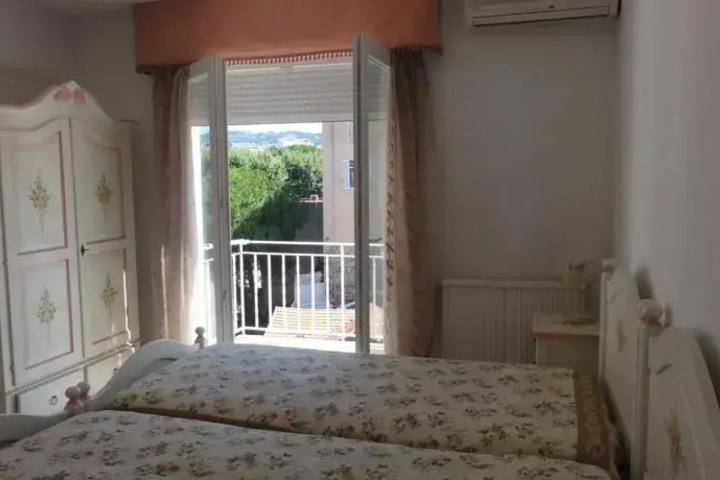 Room 3 of 10