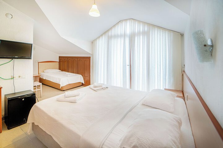 Room 5 of 48