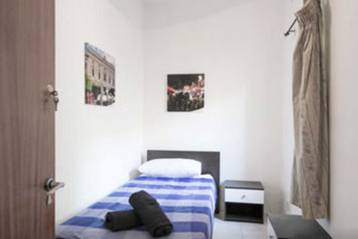 Room 13 of 38