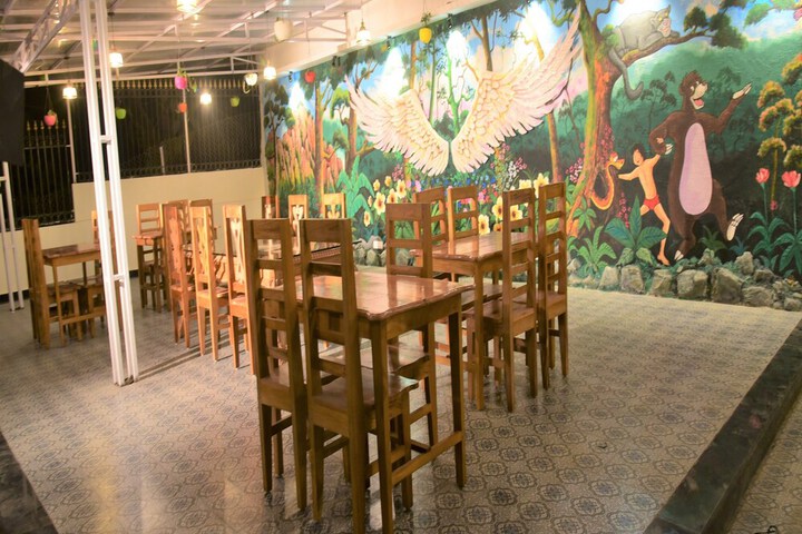 Dining 165 of 251