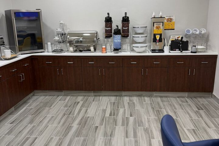 Dining 46 of 49