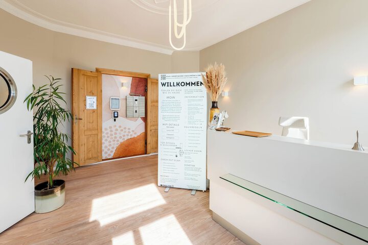 Check-in/check-out kiosk