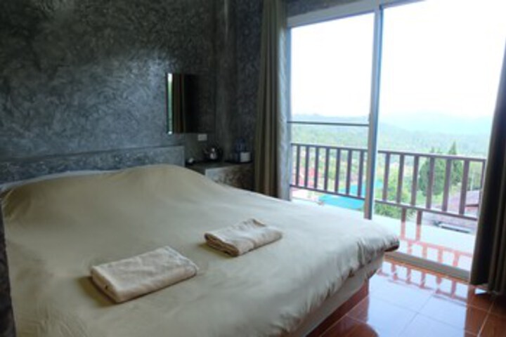 Room 8 of 10
