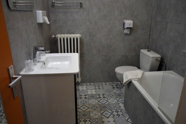Room 13 of 30