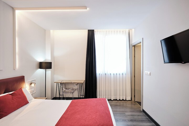 Room 33 of 99
