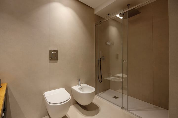 Room 125 of 178