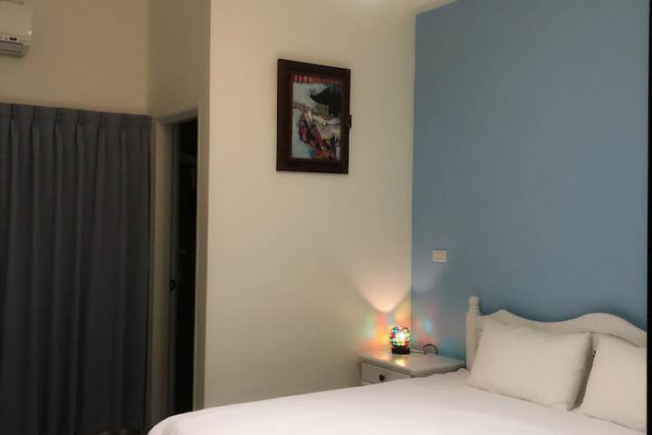 Room 4 of 6