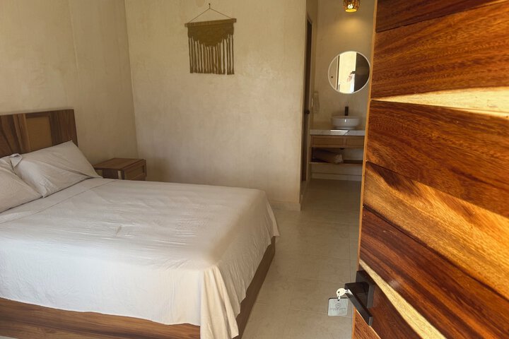 Room 10 of 28