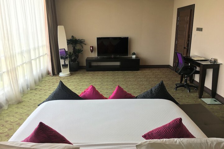 Room 9 of 87