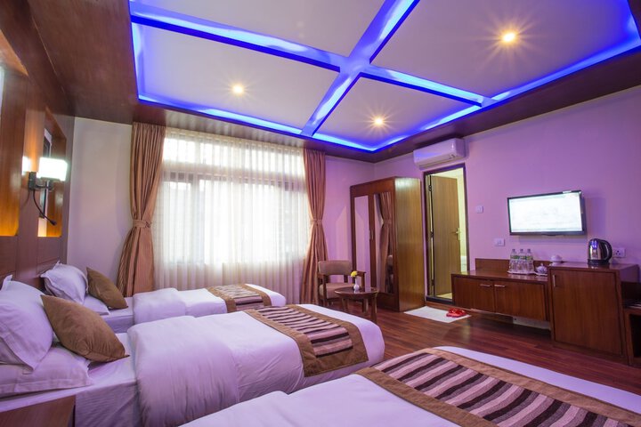 Room 27 of 76