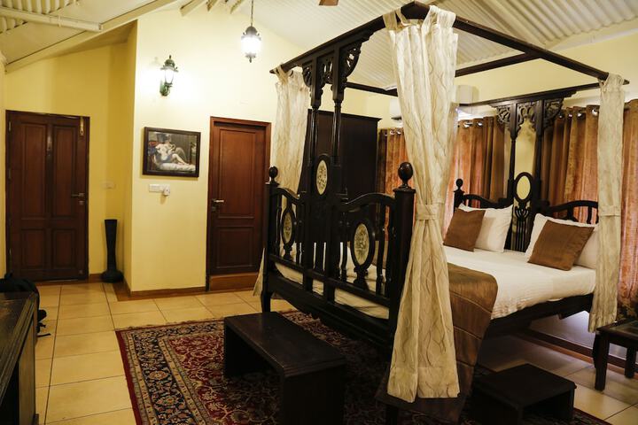 Room 11 of 36
