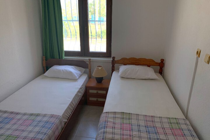 Room 12 of 16