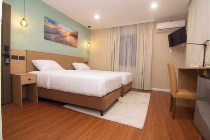 Room 5 of 49