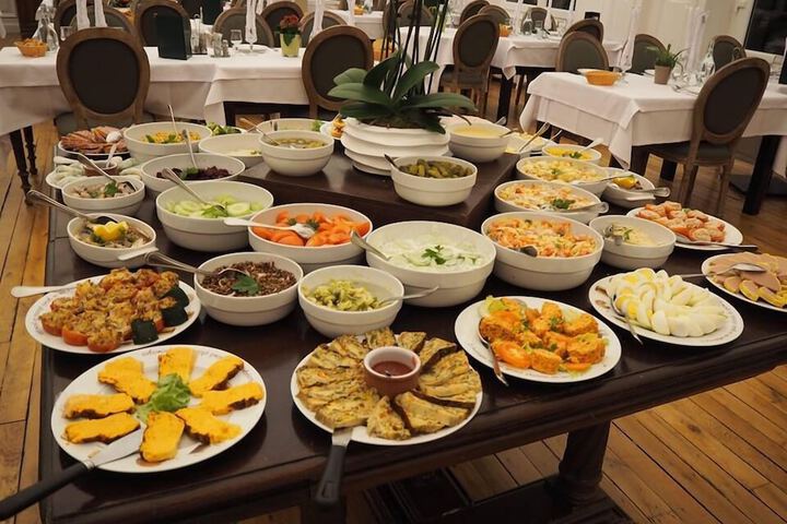 Dining 11 of 16