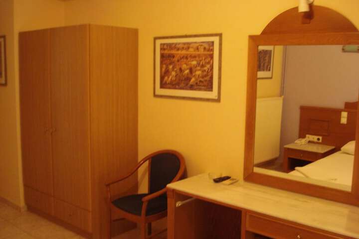 Room 16 of 44