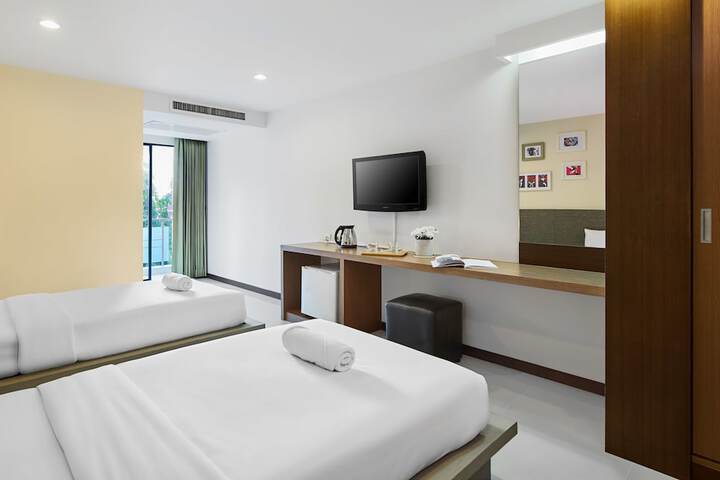 Room 10 of 38
