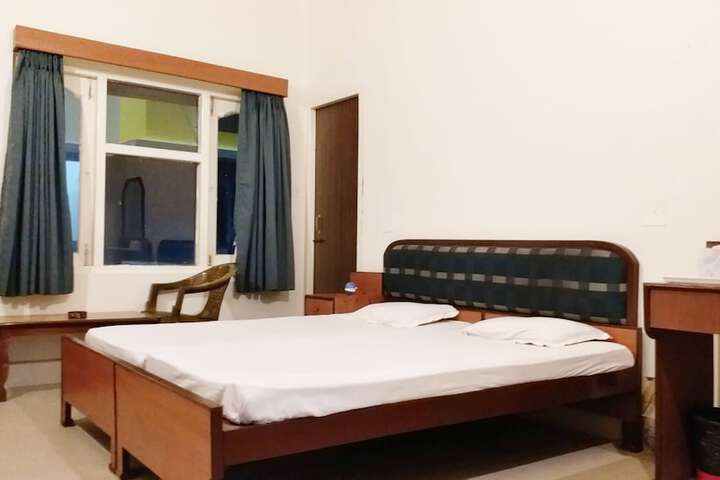 Room 9 of 20