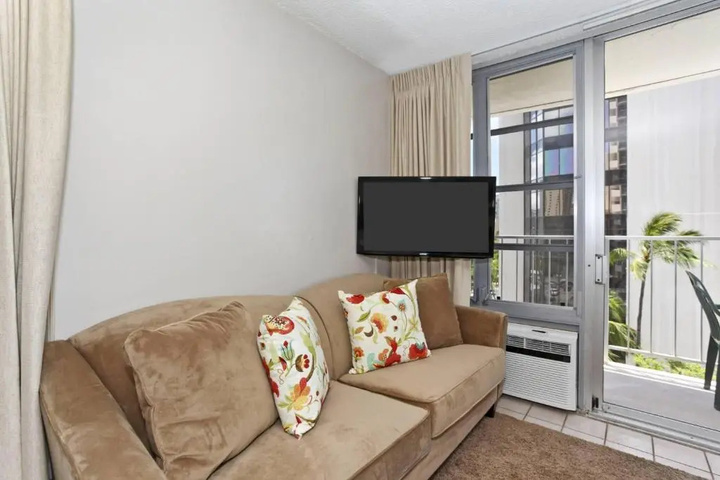 Room 4 of 18