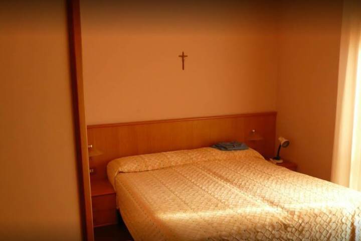 Room 10 of 34