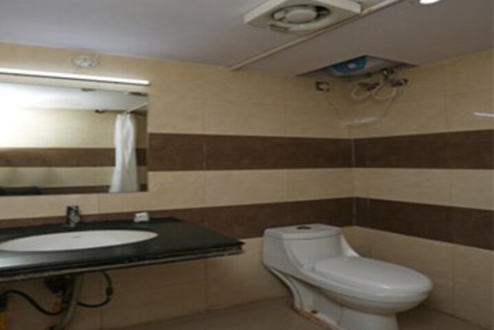 Room 3 of 33