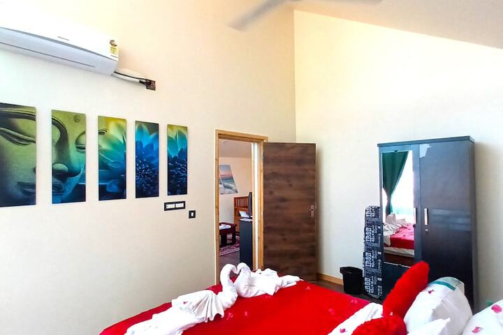 Room 13 of 195