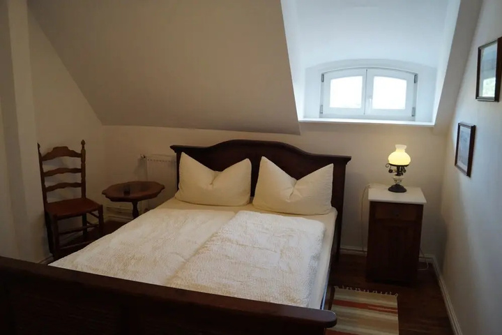 Room 6 of 19