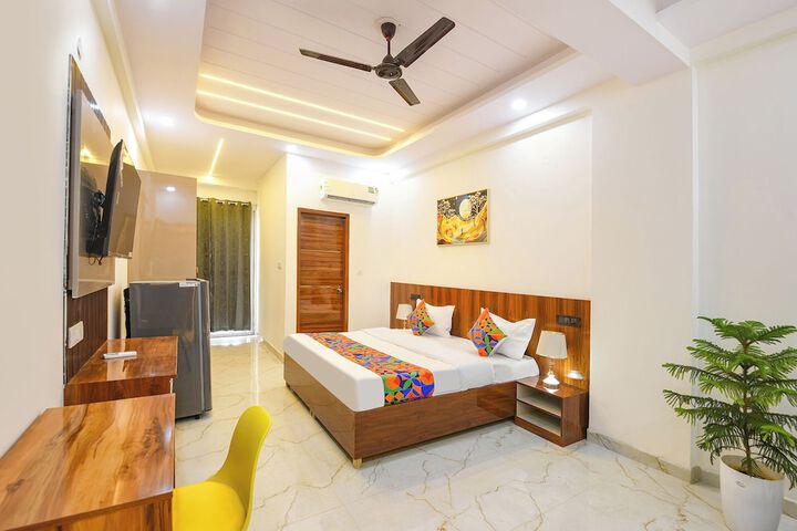 Room 15 of 32