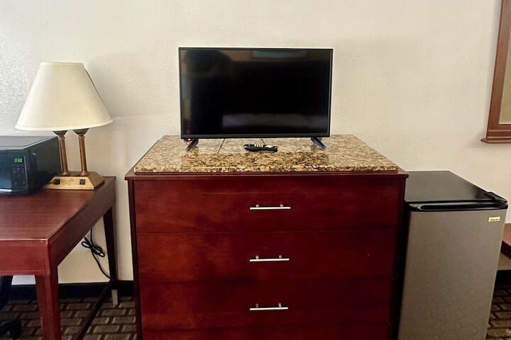 1 King Bed (6 of 6)