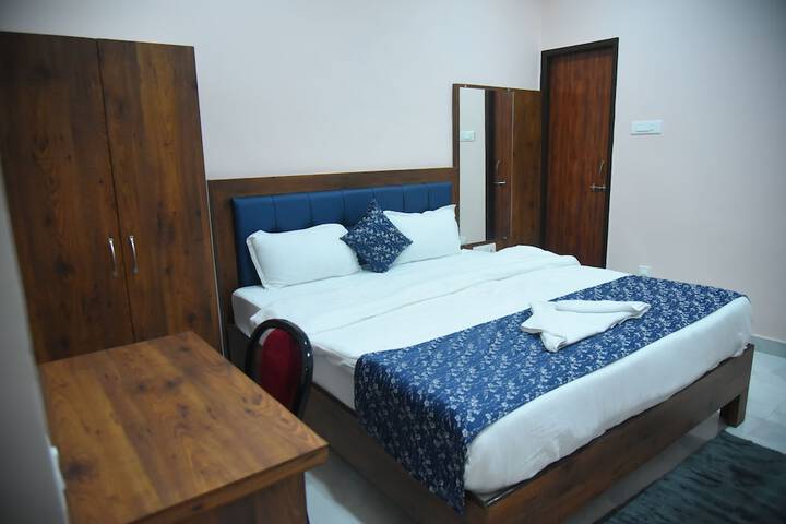 Room 12 of 33