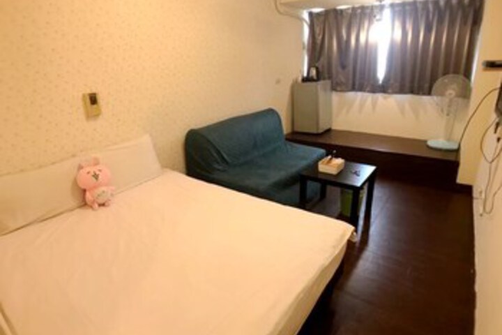 Room 11 of 38