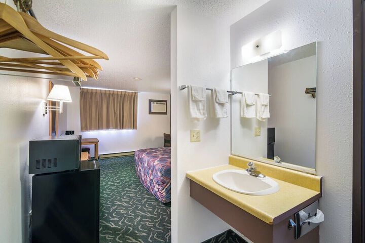 Room 13 of 25