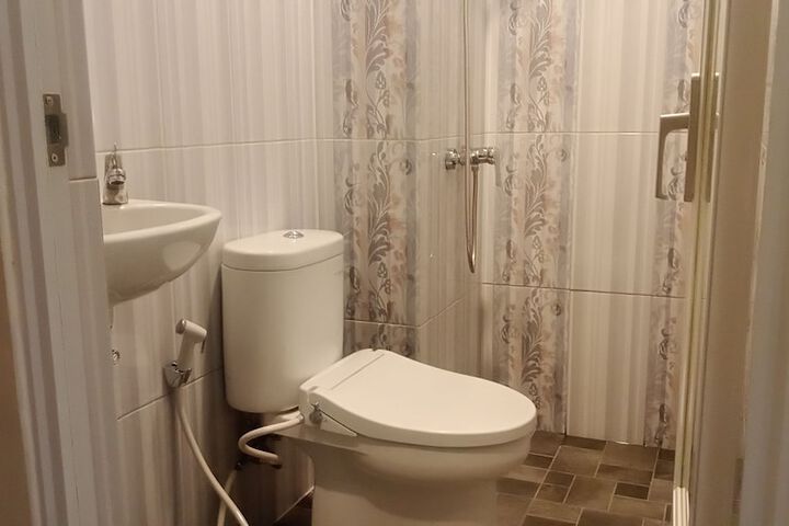 Room 9 of 12