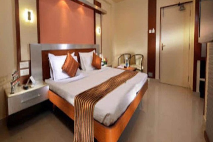 Room 4 of 15