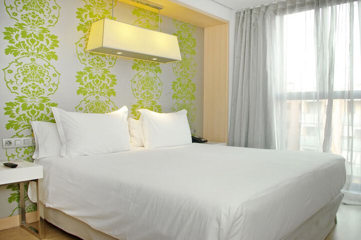 Room 14 of 80