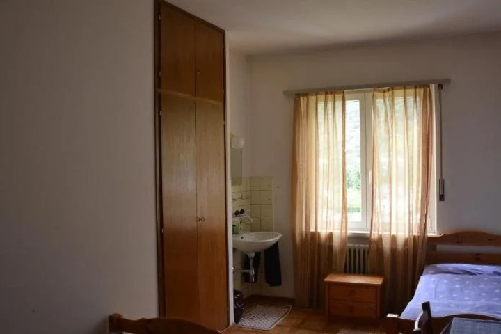 Room 6 of 19