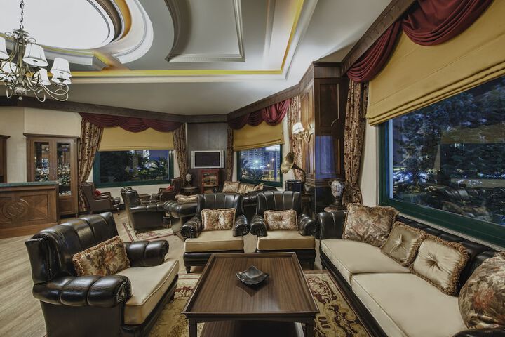 Lounge 113 of 146
